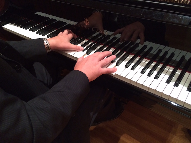 hands playing piano