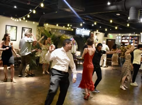 Salsa Lessons at Las Floriditas