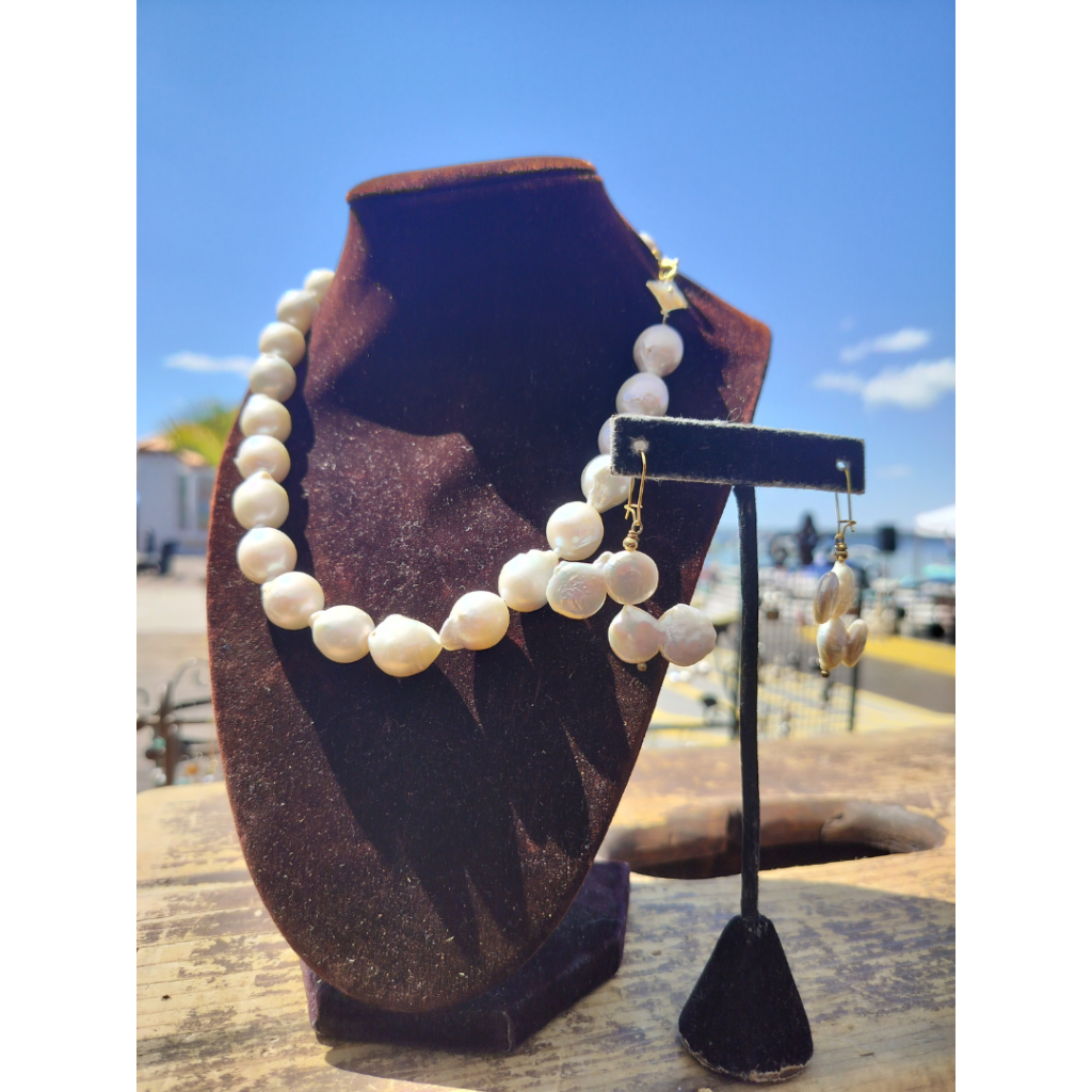 Jewelry with pearls by Oneida Moss NeatsUniques